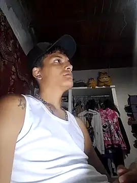 Snapshot of Ale_lux28 chatting on 09.10.25 Ale lux28 online show from 09.10.25