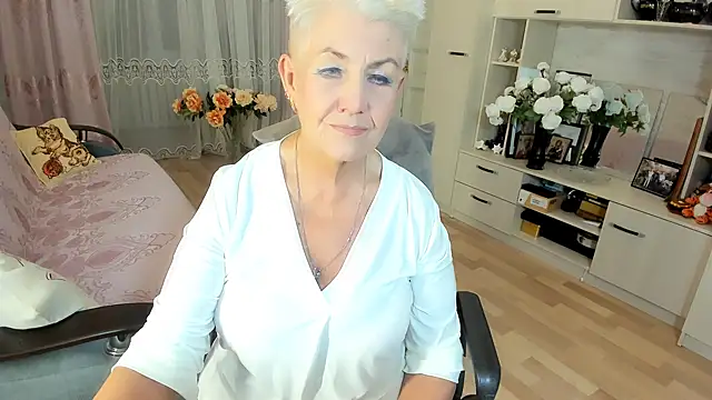 HotandMature online show from 12.18.25