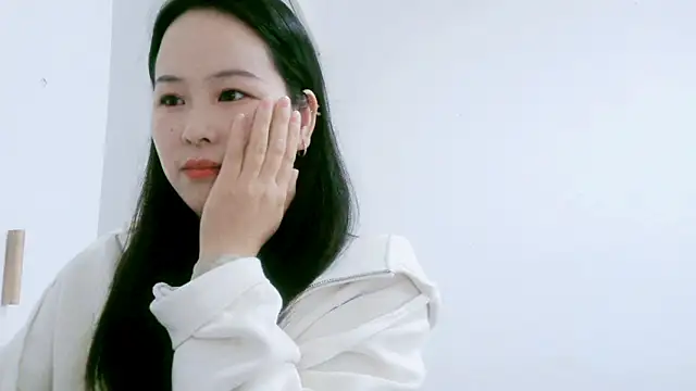 Snapshot of HY-21 chatting on 10.29.25 HY-21 online show from 10.29.25