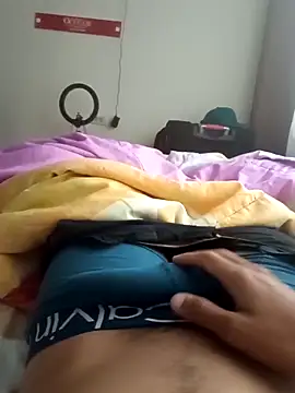 Snapshot of Casfell chatting on 11.04.25 Casfell online show from 11.04.25