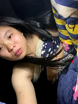 Snapshot of viluna chatting on 11.20.25 viluna online show from 11.20.25