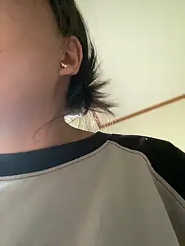 Snapshot of viluna chatting on 11.21.25 viluna online show from 11.21.25