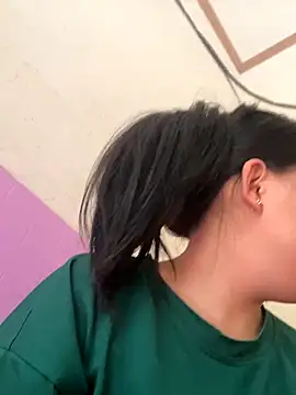 Snapshot of viluna chatting on 11.23.25 viluna online show from 11.23.25