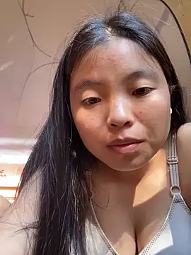 Snapshot of viluna chatting on 11.24.25 viluna online show from 11.24.25