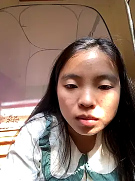 Snapshot of viluna chatting on 11.25.25 viluna online show from 11.25.25