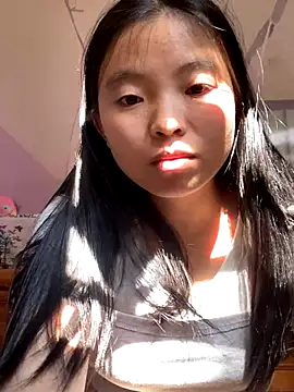 Snapshot of viluna chatting on 11.27.25 viluna online show from 11.27.25