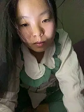 Snapshot of viluna chatting on 11.30.25 viluna online show from 11.30.25