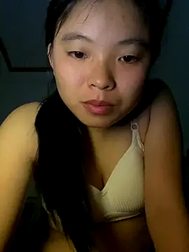 Snapshot of viluna chatting on 12.14.25 viluna online show from 12.14.25