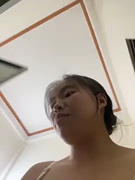 Snapshot of viluna chatting on 12.17.25 viluna online show from 12.17.25