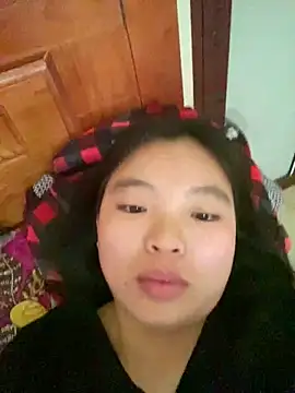 Snapshot of viluna chatting on 12.20.25 viluna online show from 12.20.25