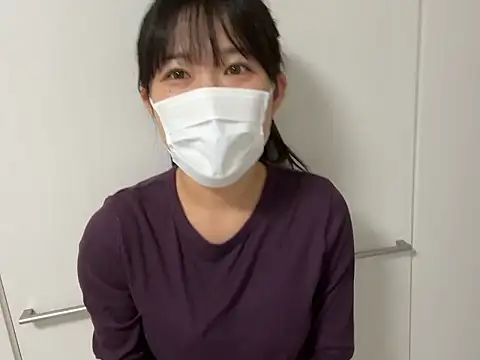 Snapshot of hikiwarinatto_xoxo chatting on 10.27.25 hikiwarinatto xoxo online show from 10.27.25