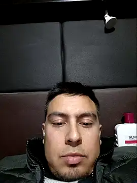 Snapshot of Aaia93 chatting on 12.17.25 Aaia93 online show from 12.17.25