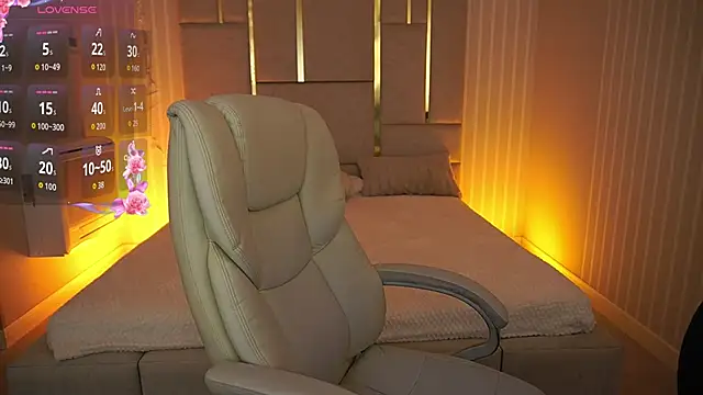 Snapshot of MirielleNymph chatting on 10.06.25 MirielleNymph online show from 10.06.25