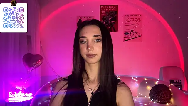 LinaMour online show from 04.25.26