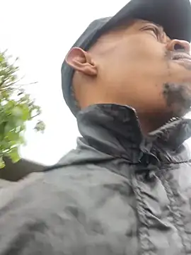 Snapshot of fitsexyman chatting on 12.22.25 fitsexyman online show from 12.22.25