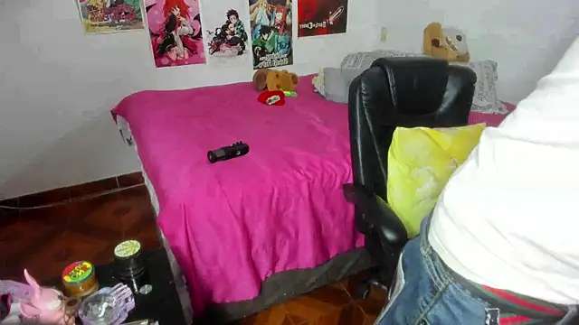 Snapshot of LovexJuxn_ chatting on 11.24.25 LovexJuxn online show from 11.24.25