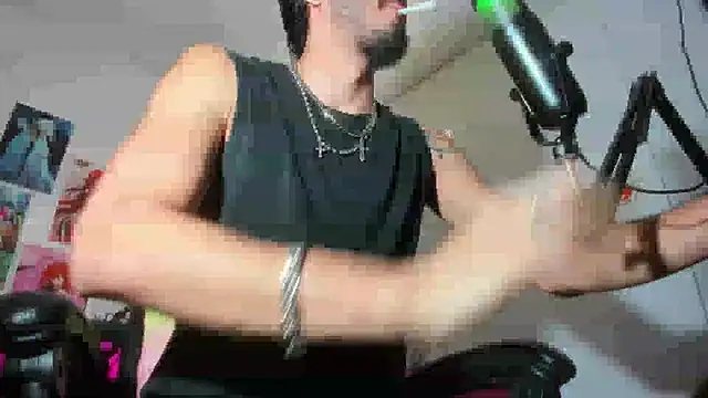 Snapshot of LovexJuxn_ chatting on 11.28.25 LovexJuxn online show from 11.28.25