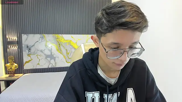 SantiagoRusso18 online show from 09.15.25