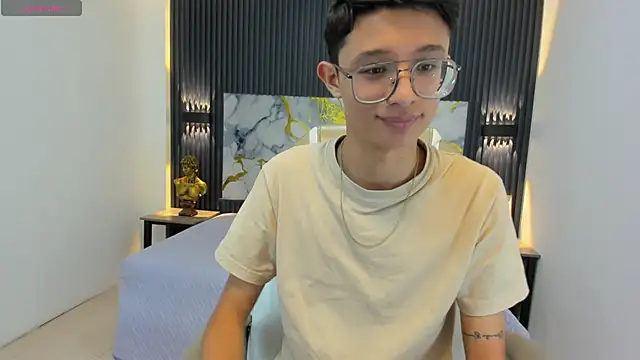 SantiagoRusso18 online show from 09.19.25