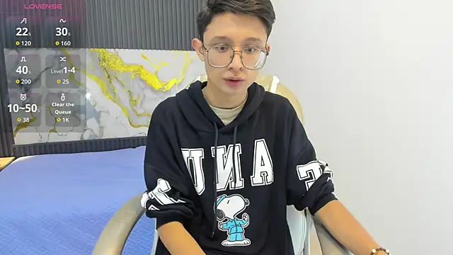 SantiagoRusso18 online show from 09.29.25