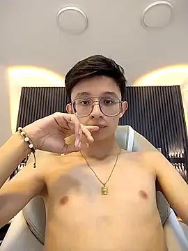 SantiagoRusso18 online show from 10.07.25