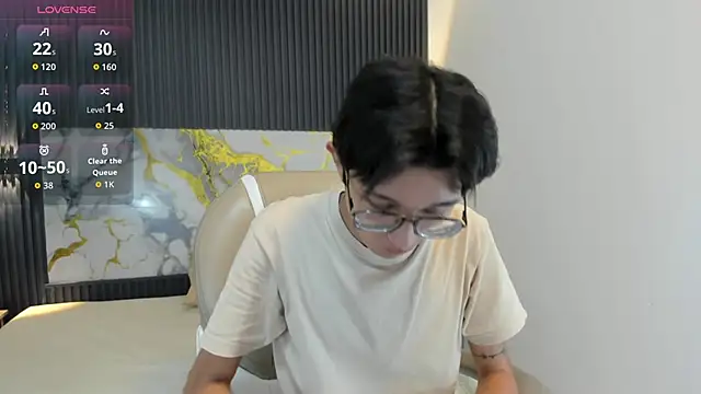 SantiagoRusso18 online show from 11.24.25