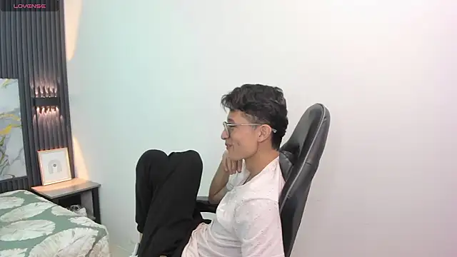 SantiagoRusso18 online show from 02.16.26