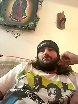 Snapshot of crashnasty chatting on 10.17.25 crashnasty online show from 10.17.25