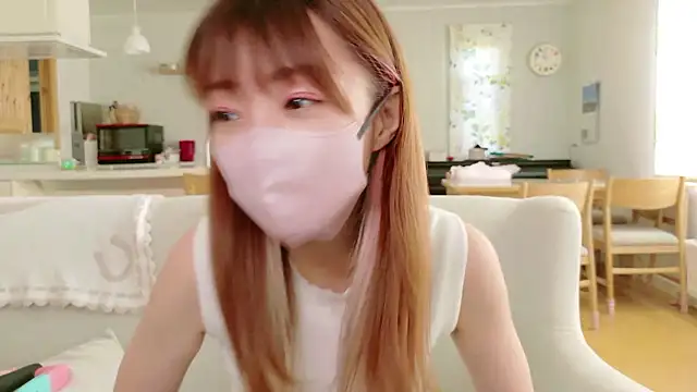 Snapshot of SUZU_1201 chatting on 10.04.25 SUZU 1201 online show from 10.04.25