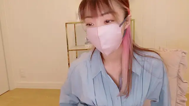 Snapshot of SUZU_1201 chatting on 10.18.25 SUZU 1201 online show from 10.18.25