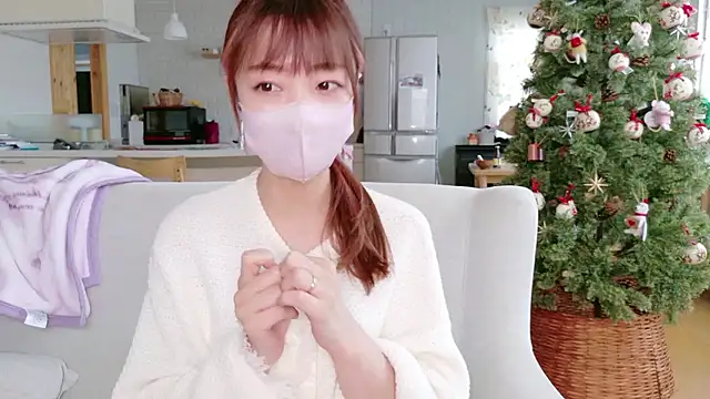 Snapshot of SUZU_1201 chatting on 12.04.25 SUZU 1201 online show from 12.04.25