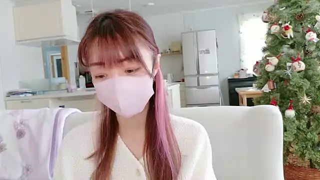 Snapshot of SUZU_1201 chatting on 12.15.25 SUZU 1201 online show from 12.15.25