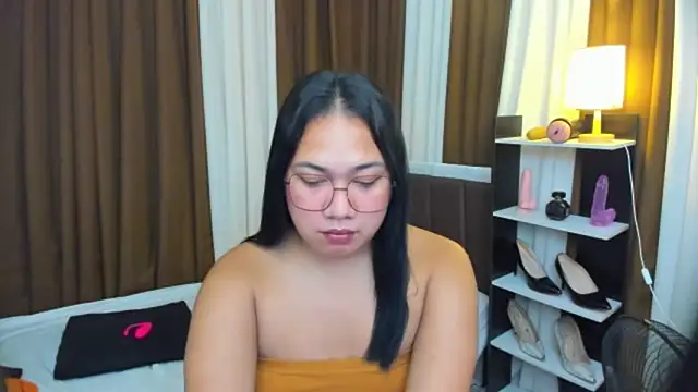 TsUncutKaren online show from 10.11.25