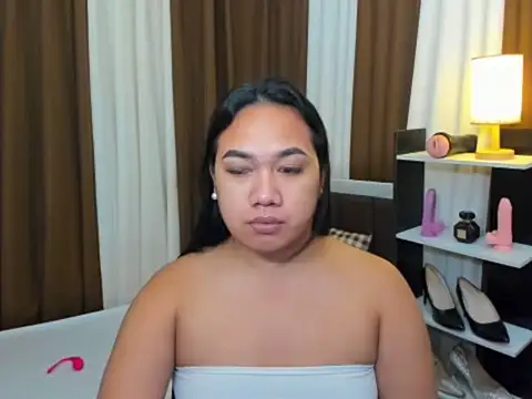 TsUncutKaren online show from 10.26.25