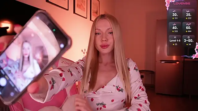 Snapshot of baby_bon chatting on 09.22.25 baby bon online show from 09.22.25