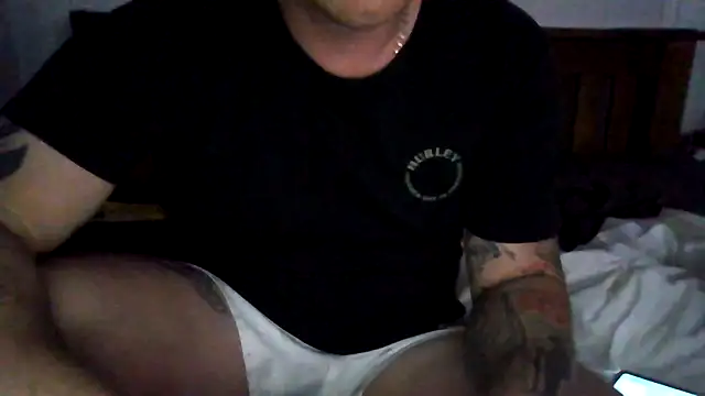 Snapshot of brokecountrylads chatting on 11.05.25 brokecountrylads online show from 11.05.25