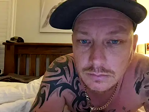 Snapshot of brokecountrylads chatting on 11.28.25 brokecountrylads online show from 11.28.25