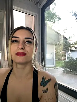 Ella Vee online show from 09.25.25