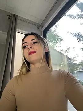 Ella Vee online show from 09.26.25