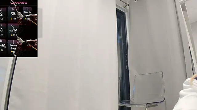 Ella Vee online show from 10.04.25