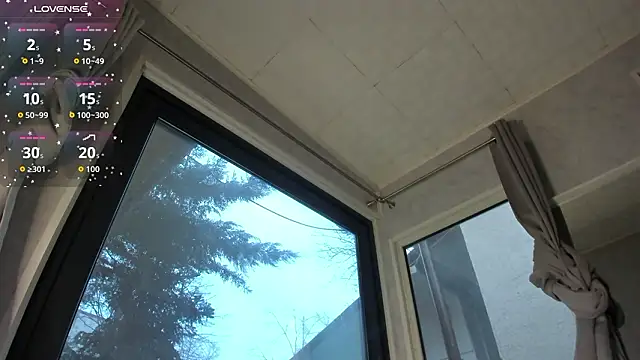 Ella Vee online show from 03.02.26