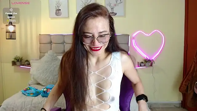 Snapshot of _naomi_s chatting on 06.15.26 naomi s online show from 06.15.26
