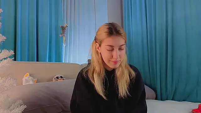 Snapshot of AngelicRice chatting on 12.19.25 AngelicRice online show from 12.19.25