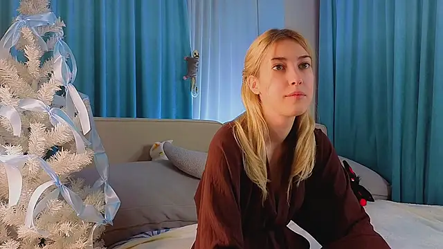 Snapshot of AngelicRice chatting on 12.20.25 AngelicRice online show from 12.20.25