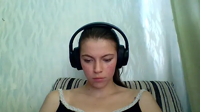 Snapshot of CutieAnny chatting on 09.13.25 CutieAnny online show from 09.13.25