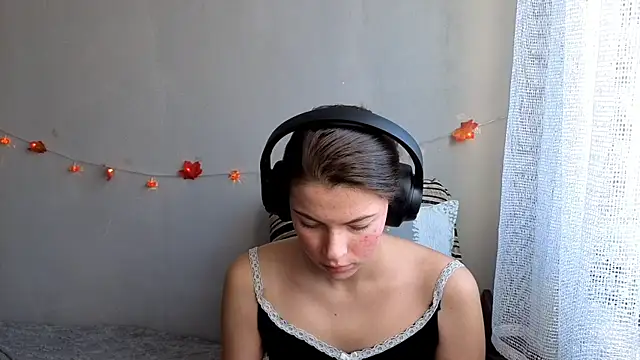 Snapshot of CutieAnny chatting on 10.14.25 CutieAnny online show from 10.14.25
