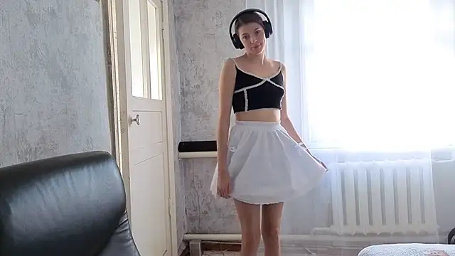 Snapshot of CutieAnny chatting on 10.17.25 CutieAnny online show from 10.17.25