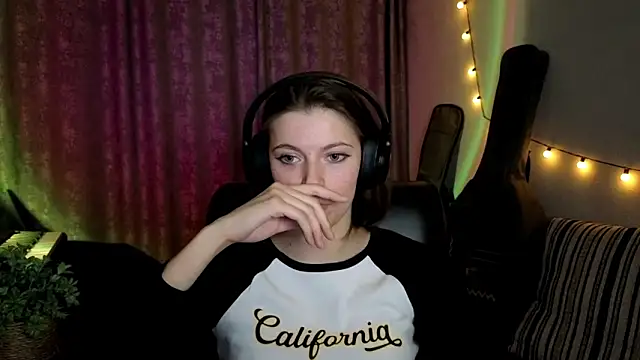 CutieAnny online show from 02.25.26