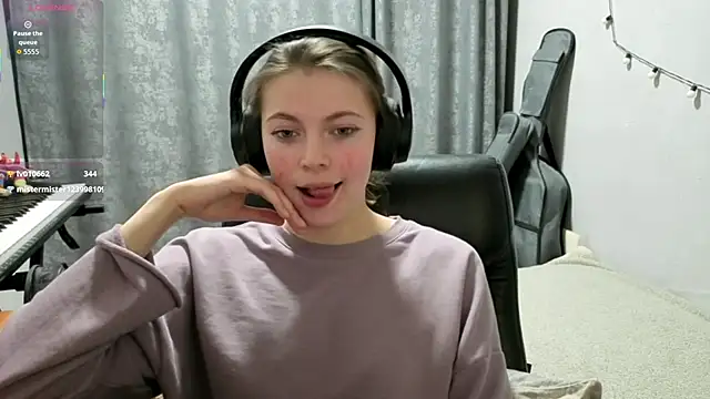 CutieAnny online show from 04.28.26
