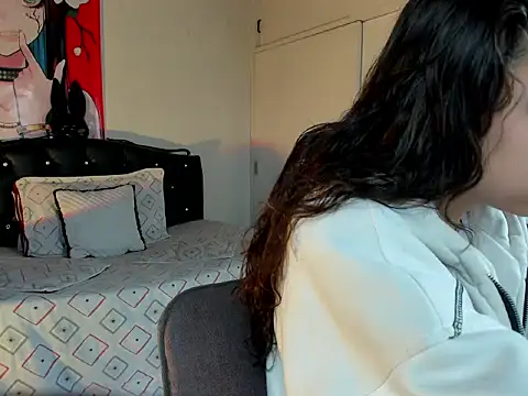 Skylovershot online show from 02.14.26